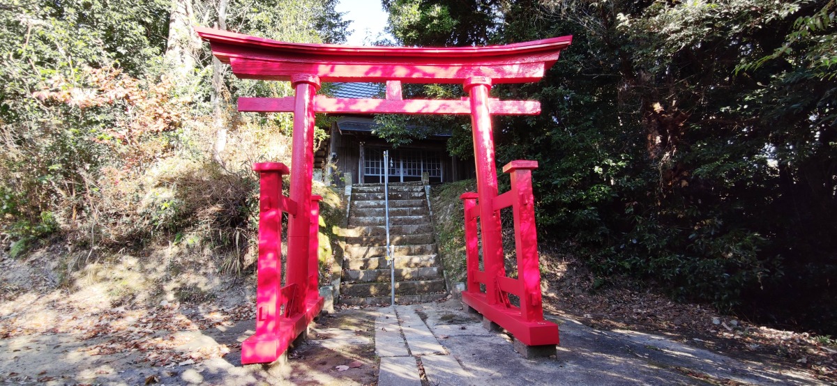 令和6年12月に千葉県長生郡長柄町の高山箱根神社の鳥居修理工事を完成しお引き渡し致しました